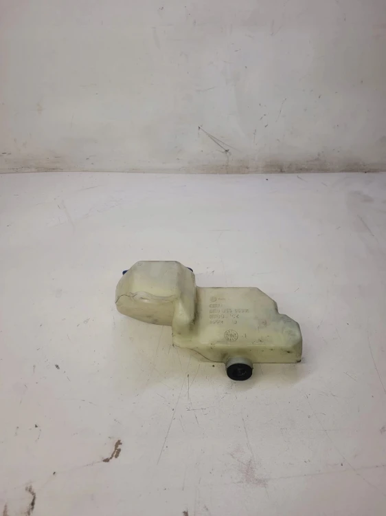 WLEW PŁYNU DO SPRYSKIWACZY AUDI A4 B6 8E0955453K