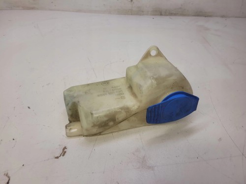 WLEW PŁYNU DO SPRYSKIWACZY AUDI A4 B6 8E0955453K