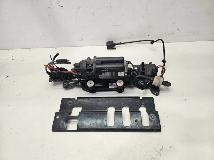 KOMPRESOR ZAWIESZENIA PNEUMATYKI+MOCOWANIE AUDI Q5 FY 80A616005E