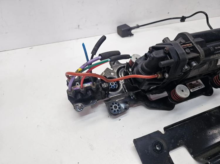 KOMPRESOR ZAWIESZENIA PNEUMATYKI+MOCOWANIE AUDI Q5 FY 80A616005E