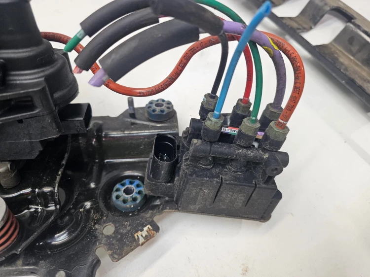 KOMPRESOR ZAWIESZENIA PNEUMATYKI+MOCOWANIE AUDI Q5 FY 80A616005E