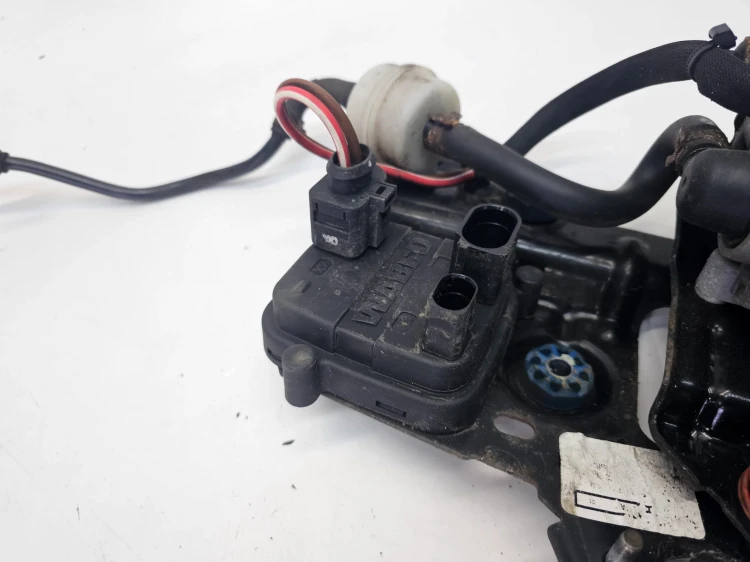 KOMPRESOR ZAWIESZENIA PNEUMATYKI+MOCOWANIE AUDI Q5 FY 80A616005E