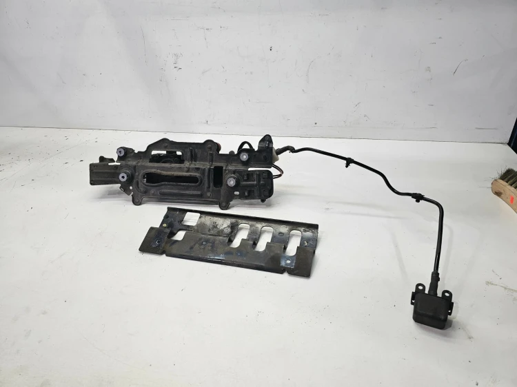 KOMPRESOR ZAWIESZENIA PNEUMATYKI+MOCOWANIE AUDI Q5 FY 80A616005E
