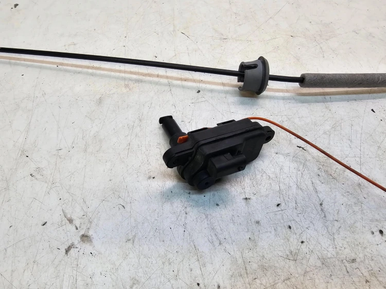 SIŁOWNIK KLAPKI PALIWA AUDI A3 8V CABRIO 8V7862193B