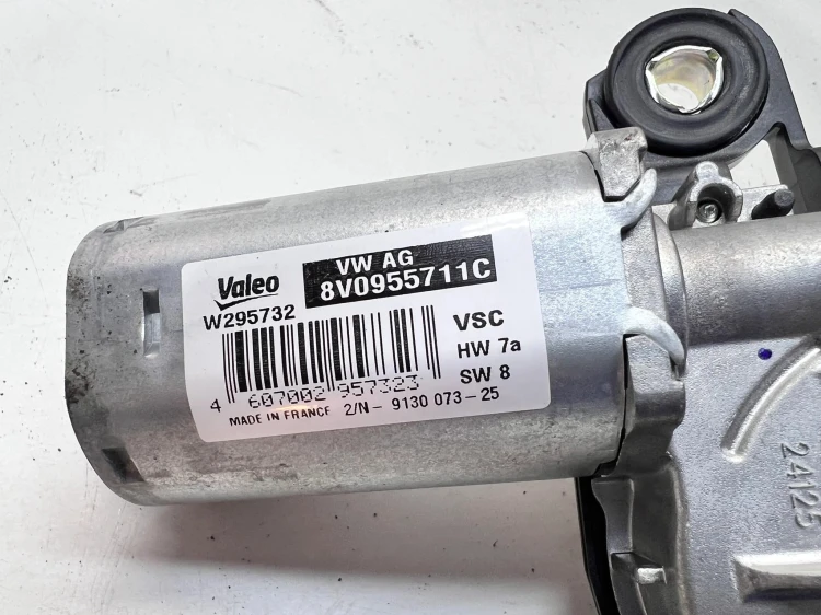 SILNICZEK WYCIERACZKI TYŁ AUDI A3 8Y 8V0955711C