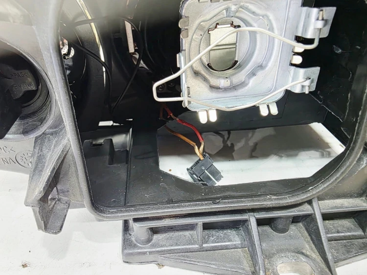REFLEKTOR LAMPA LEWY PRZÓD XENON AUDI A4 B6 8E0941003S EU 65/25