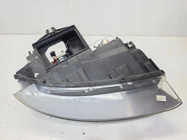 REFLEKTOR LAMPA LEWY PRZÓD XENON AUDI A4 B6 8E0941003S EU 65/25