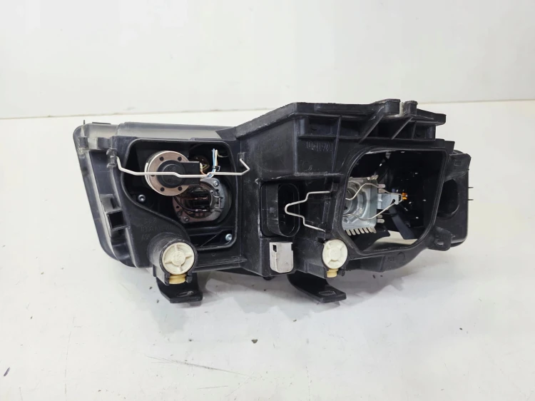 REFLEKTOR LAMPA LEWY PRZÓD XENON AUDI A4 B6 8E0941003S EU 65/25