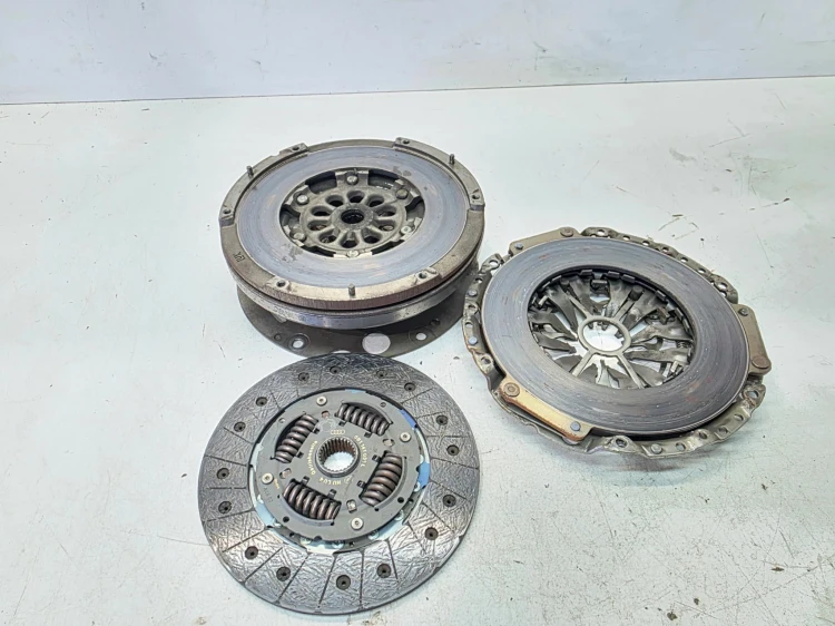 KOŁO DWUMASOWE SPRZĘGŁO AUDI A4 B8 A5 A6 C7 2.0 TDI TFSI 0B2105266T