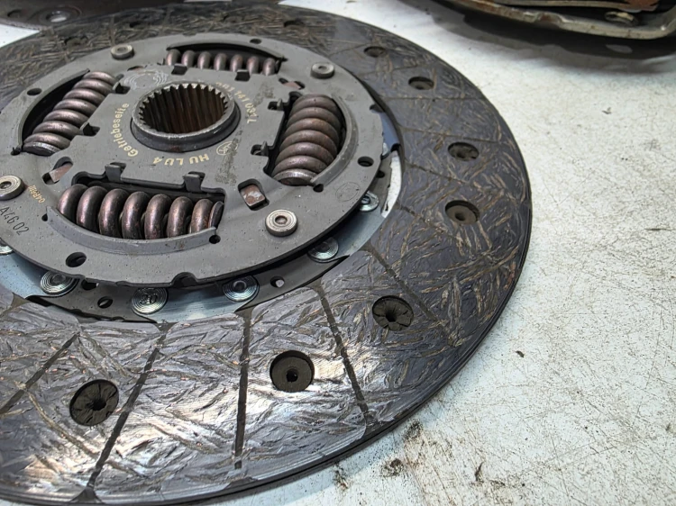 KOŁO DWUMASOWE SPRZĘGŁO AUDI A4 B8 A5 A6 C7 2.0 TDI TFSI 0B2105266T