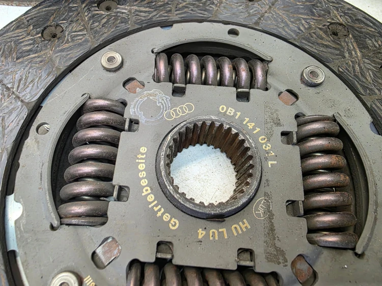 KOŁO DWUMASOWE SPRZĘGŁO AUDI A4 B8 A5 A6 C7 2.0 TDI TFSI 0B2105266T
