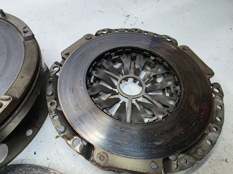 KOŁO DWUMASOWE SPRZĘGŁO AUDI A4 B8 A5 A6 C7 2.0 TDI TFSI 0B2105266T