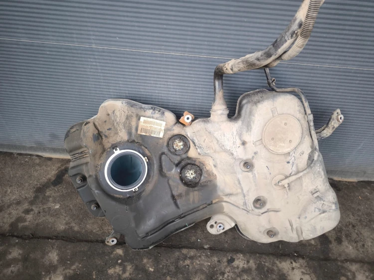 BAK ZBIORNIK PALIWA AUDI A4 B8 A5 8T 8K0201021FR DIESEL BEZ OPIŁKÓW !!!