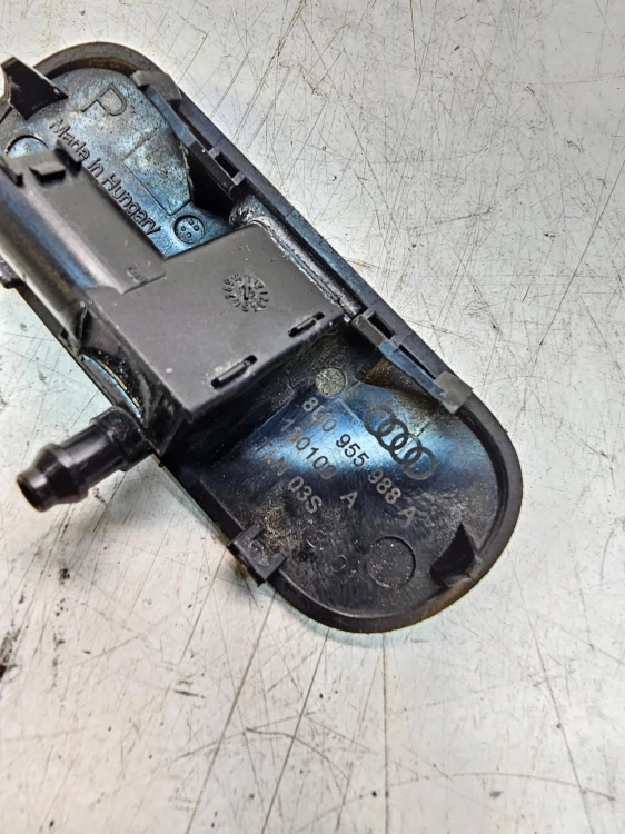 DYSZA SPRYSKIWACZA SPRYSK PRAWA AUDI Q3 8U 8U0955988A