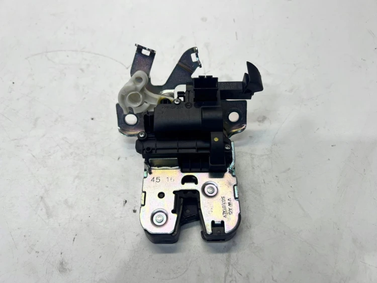 ZAMEK KLAPY TYŁ AUDI A4 B9 A5 8W0827503