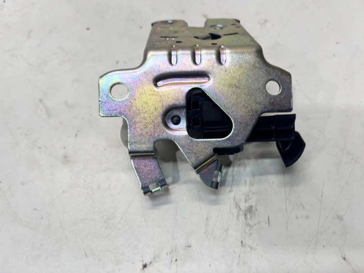 ZAMEK KLAPY TYŁ AUDI A4 B9 A5 8W0827503