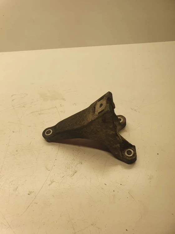 ŁAPA PODPORA SILNIKA AUDI S4 B6 B7 8E0199308AN 4,2