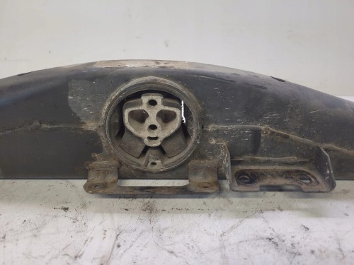 ŁAPA WSPORNIK SILNIKA BELKA AUDI Q7 4L 7L0399227B