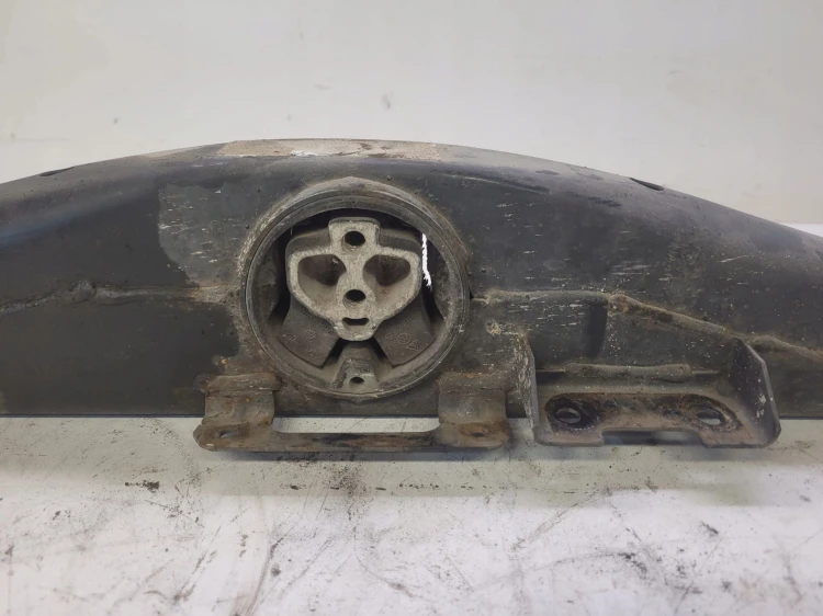 ŁAPA WSPORNIK SILNIKA BELKA AUDI Q7 4L 7L0399227B