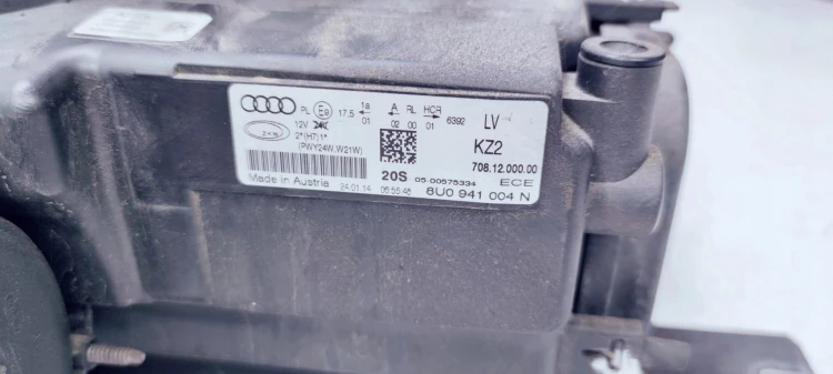 REFLEKTOR PRAWY ZWYKŁY AUDI Q3 8U 8U0941004N UK