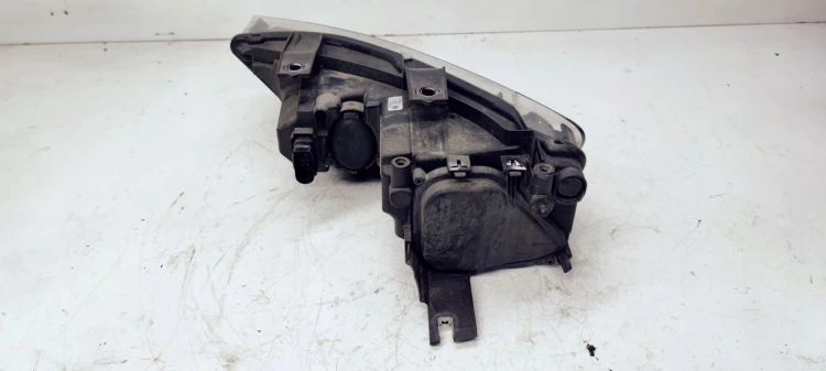 REFLEKTOR PRAWY ZWYKŁY AUDI Q3 8U 8U0941004N UK