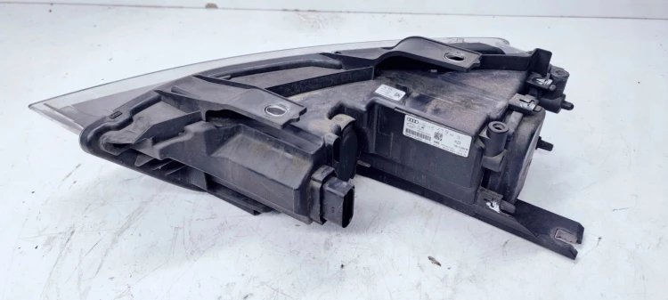 REFLEKTOR PRAWY ZWYKŁY AUDI Q3 8U 8U0941004N UK