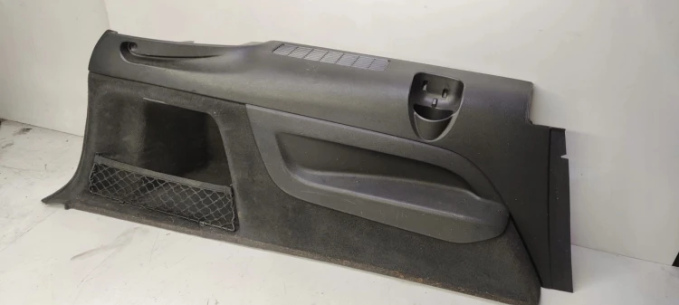 BOCZEK BAGAŻNIKA LEWY AUDI Q7 4L 4L0863879G