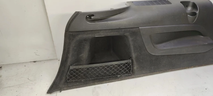BOCZEK BAGAŻNIKA LEWY AUDI Q7 4L 4L0863879G