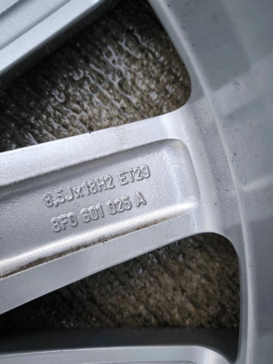 FELGA ALUMINIOWA AUDI VW SEAT SKODA 8.5J R18 ET29 8F0601025A Z*9* OK