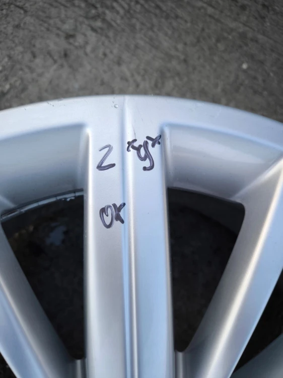 FELGA ALUMINIOWA AUDI VW SEAT SKODA 8.5J R18 ET29 8F0601025A Z*9* OK