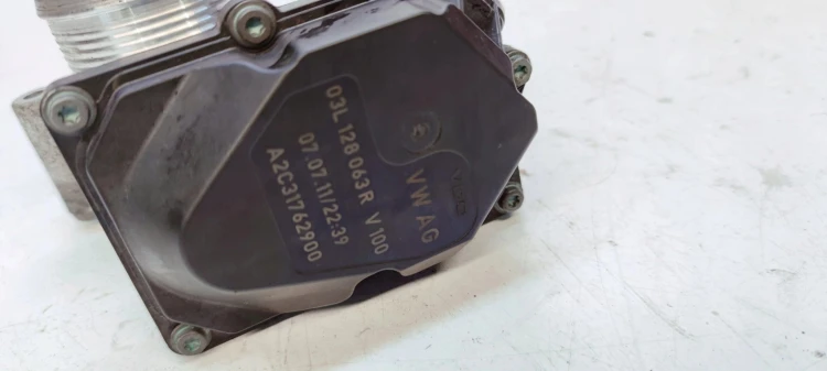 PRZEPUSTNICA KLAPA AUDI A4 B8 A5 Q5 2.0 TDI 03L128063R