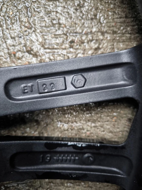 FELGA ALUMINIOWA KBA 50753 AUDI VW SEAT SKODA 9.0J R20 ET 33 Z*40* K