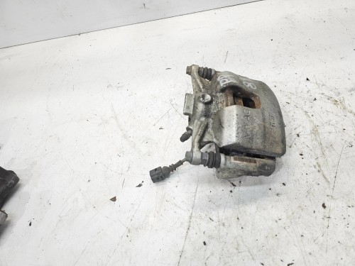 ZACISK HAMULCOWY LEWY PRZÓD AUDI A3 8Y VW GOLF VIII 2Y360G