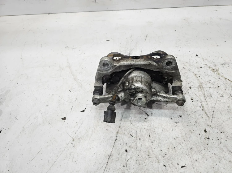 ZACISK HAMULCOWY LEWY PRZÓD AUDI A3 8Y VW GOLF VIII 2Y360G