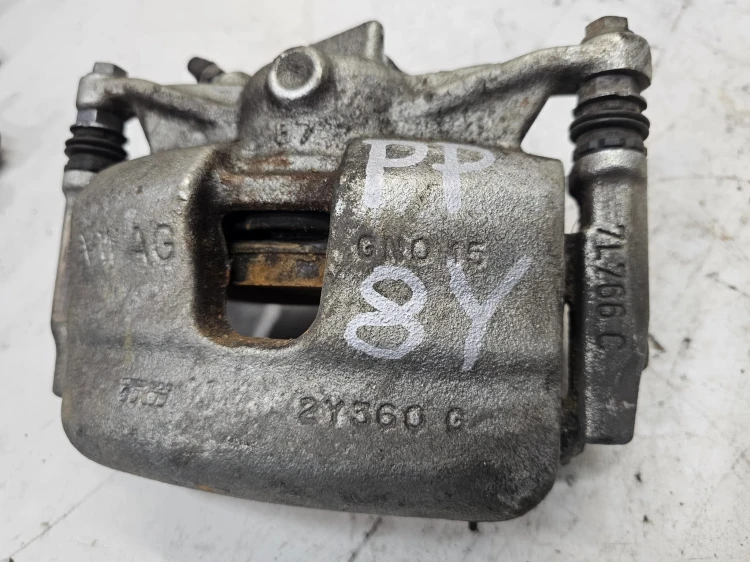 ZACISK HAMULCOWY LEWY PRZÓD AUDI A3 8Y VW GOLF VIII 2Y360G