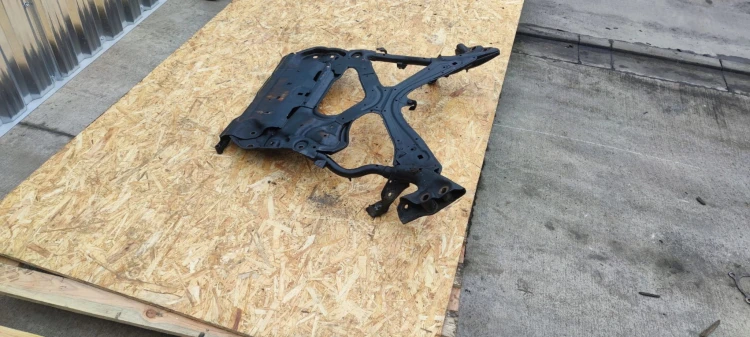 TRAWERS SANKI PRZÓD AUDI A4 B9 UK 8W2399347E