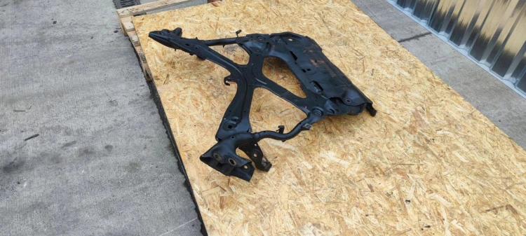 TRAWERS SANKI PRZÓD AUDI A4 B9 UK 8W2399347E