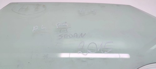 SZYBA BOCZNA DRZWI LEWY TYŁ AUDI A4 B9 8W5 2015R