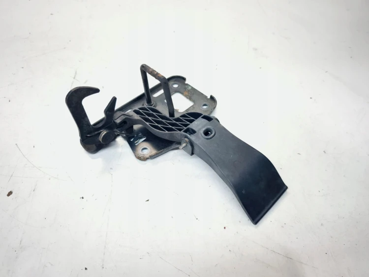 ZAMEK MASKI RYGIEL AUDI Q5 8R 8R0823480
