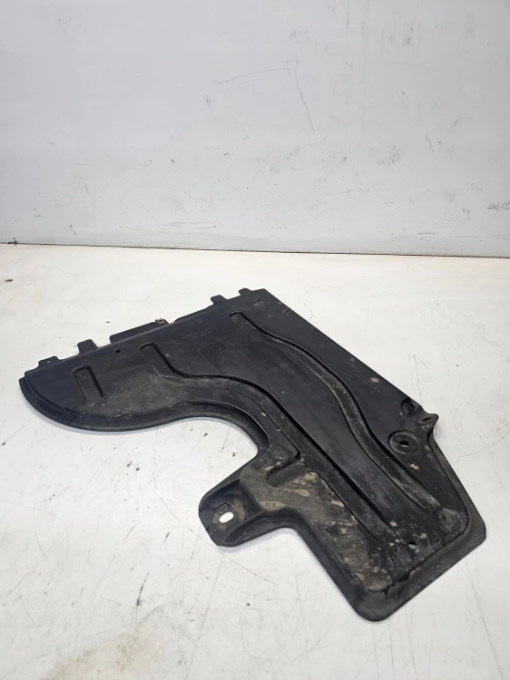 OSŁONA PŁYTA PODWOZIA LEWA AUDI A3 8V 5Q0825206J