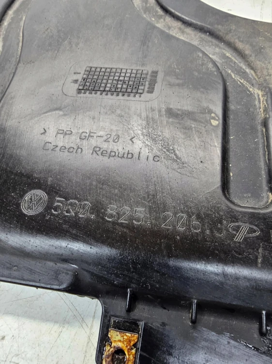 OSŁONA PŁYTA PODWOZIA LEWA AUDI A3 8V 5Q0825206J