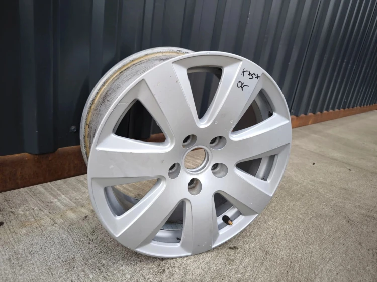 FELGA ALUMINIOWA AUDI A3 A4 A6 VW SKODA 7.5J R16 ET45 4F0601025AJ K*5* OK