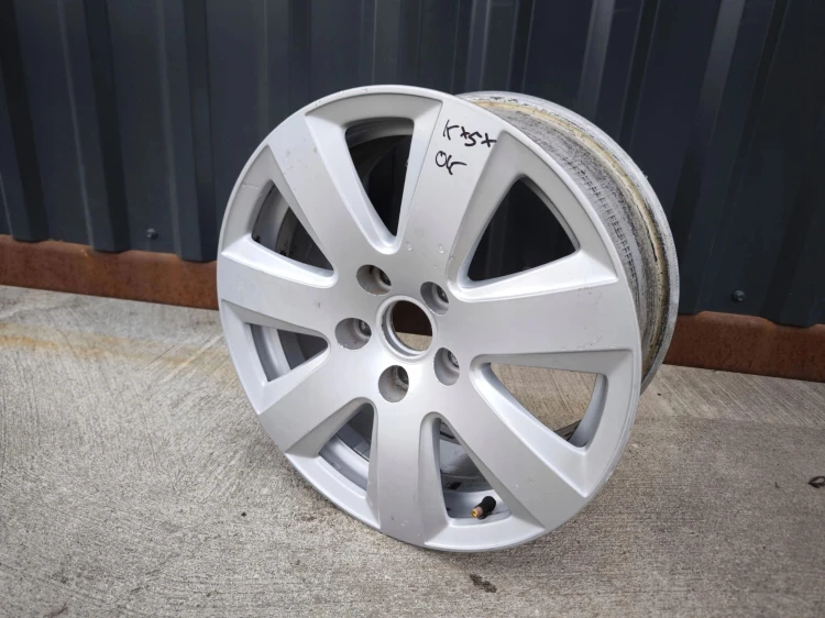 FELGA ALUMINIOWA AUDI A3 A4 A6 VW SKODA 7.5J R16 ET45 4F0601025AJ K*5* OK