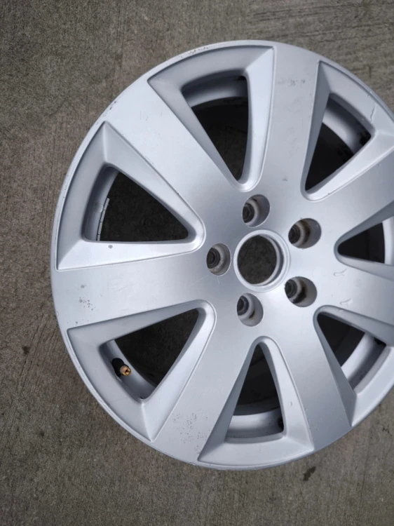 FELGA ALUMINIOWA AUDI A3 A4 A6 VW SKODA 7.5J R16 ET45 4F0601025AJ K*5* OK