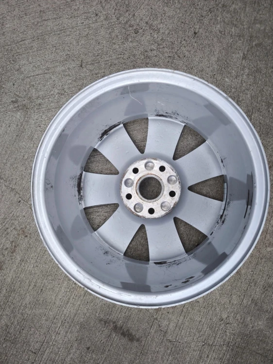 FELGA ALUMINIOWA AUDI A3 A4 A6 VW SKODA 7.5J R16 ET45 4F0601025AJ K*5* OK