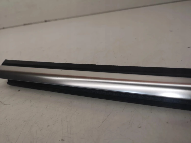 LISTWA CHROM SZYBY TYŁ AUDI A4 B7 CABRIO 8H0839477