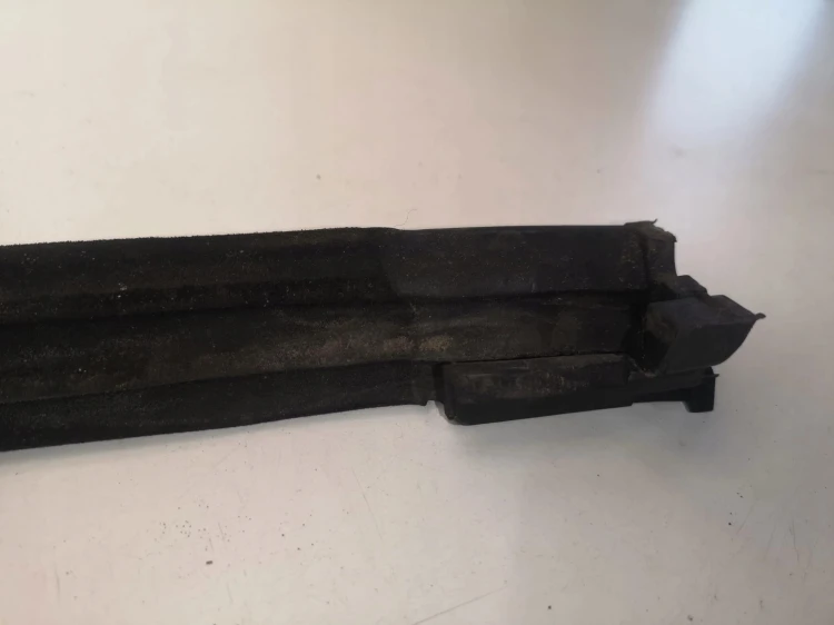 LISTWA CHROM SZYBY TYŁ AUDI A4 B7 CABRIO 8H0839477