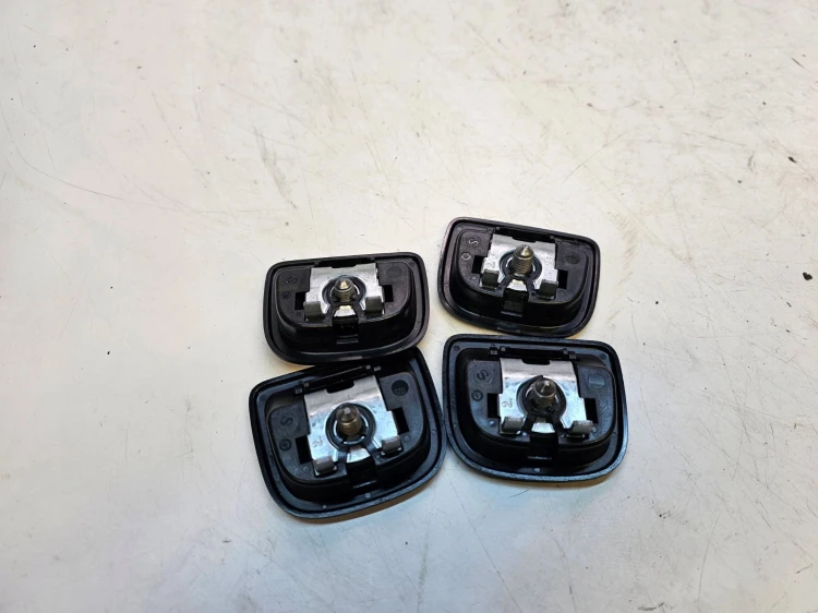 UCHWYT BAGAŻNIKA ZACZEP AUDI A3 8V 8V0863503B