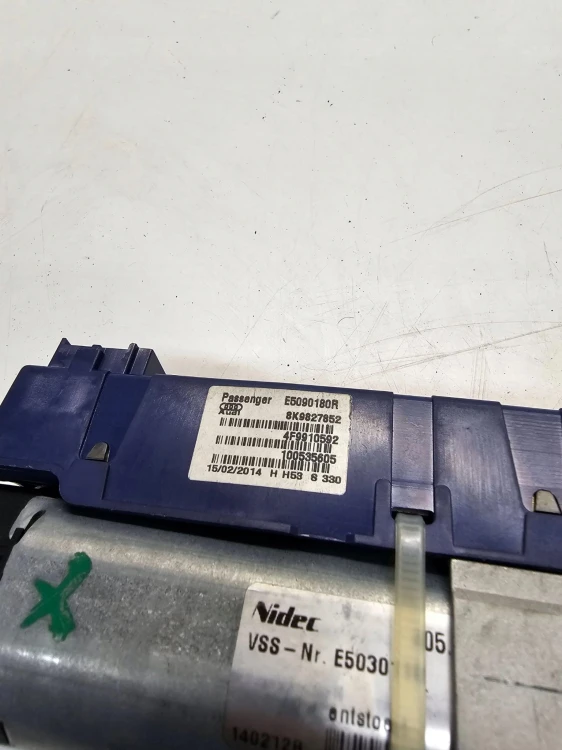 SIŁOWNIK ELEKTRYCZNY KLAPY PRAWY TYŁ AUDI A4 B8 AVANT 8K9827852C