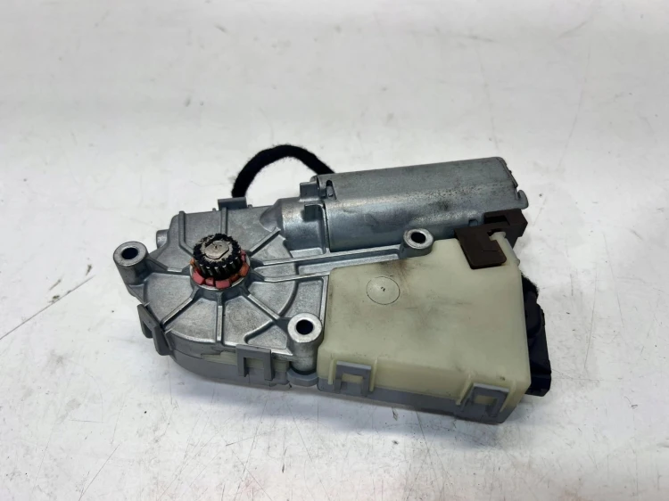 SILNICZEK SZYBERDACHU AUDI A6 C6 4B0959591K